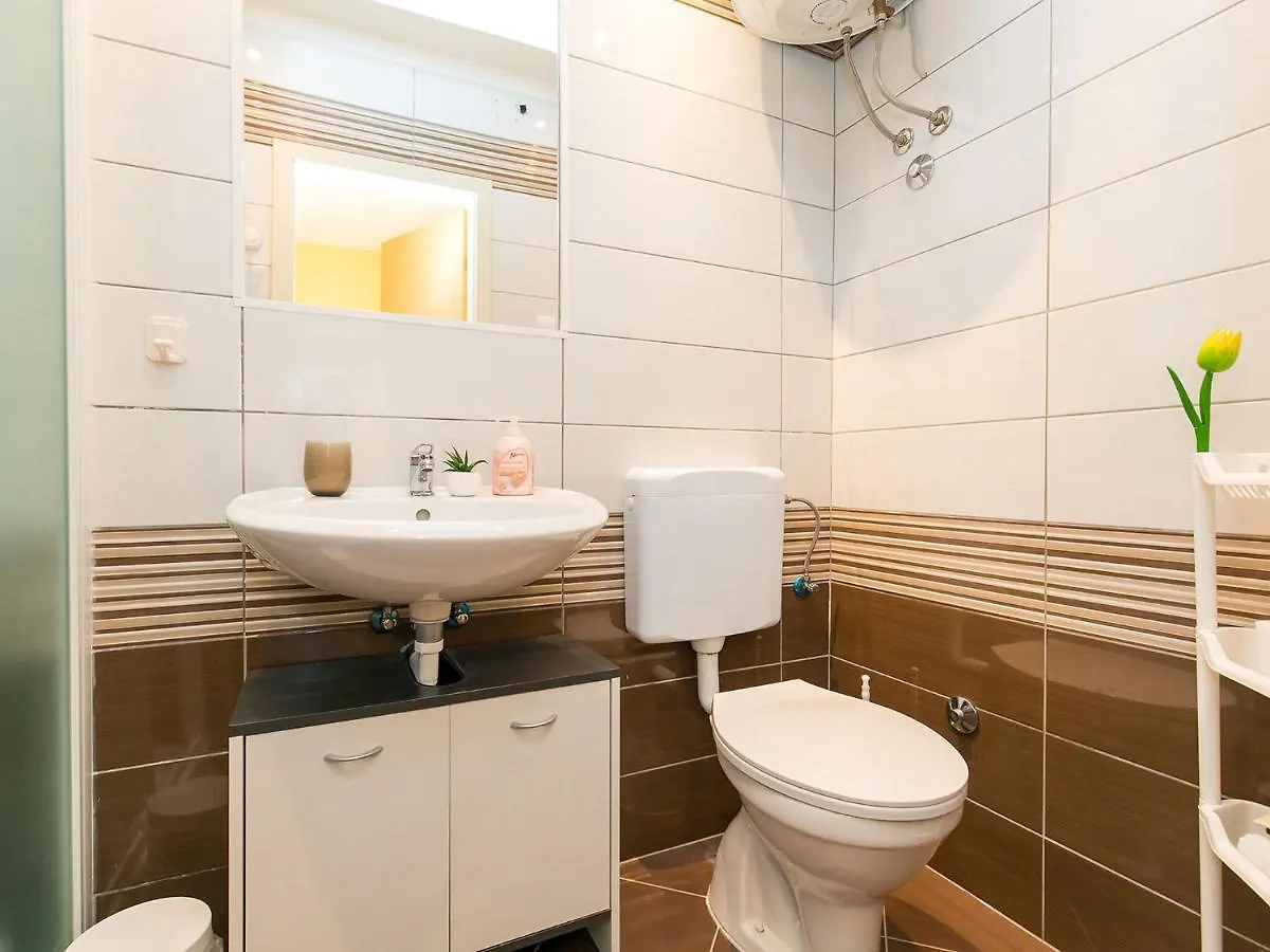 Apartment Loredana ポレッチ