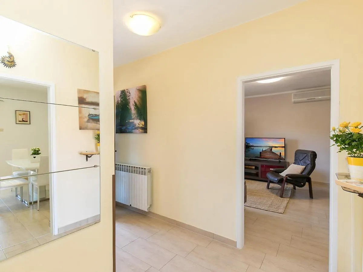 Apartment Loredana ポレッチ